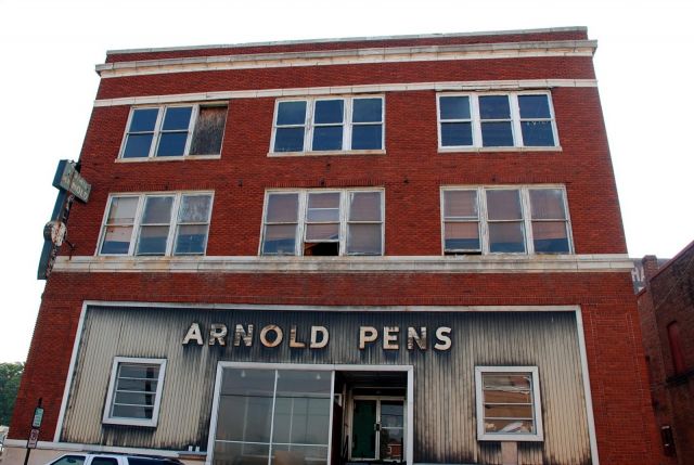 Arnold Pen Building